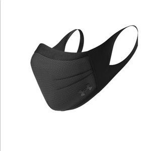 NWT Under Armour Sports mask - sz S/M